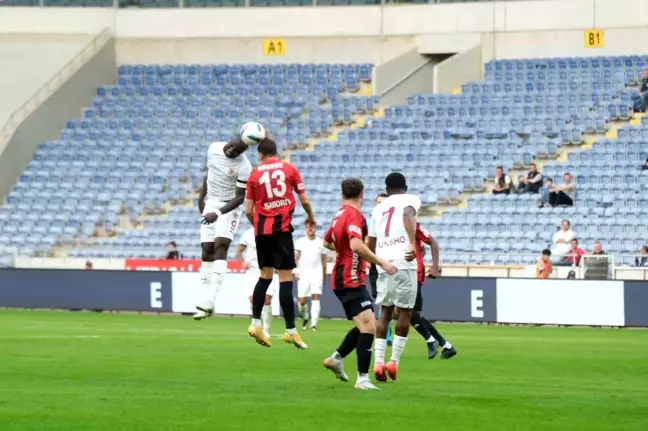 Hatayspor, Gaziantep FK'yi İlk Yarıda 2-1 Geçti