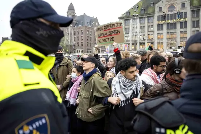 Amsterdam'da Filistin'e Destek Gösterisine Polis Müdahalesi