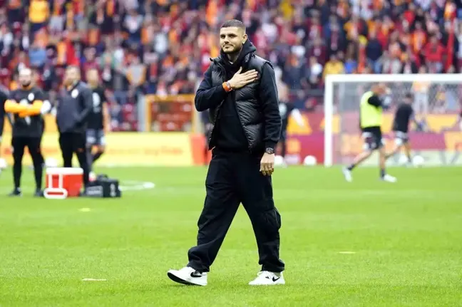 Galatasaray Taraftarından Icardi'ye Destek Pankartı