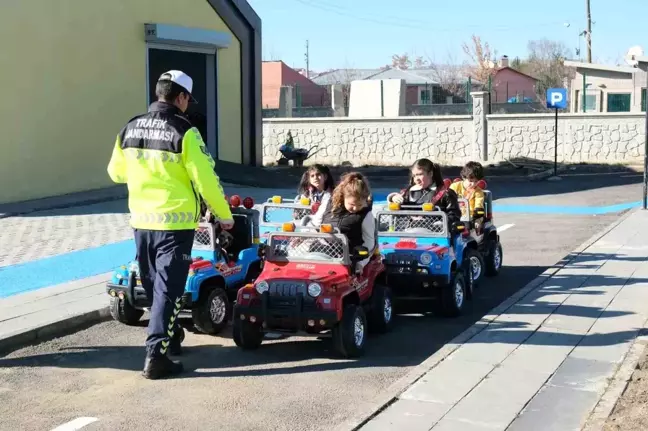 Ağrı'da Çocuklara Trafik Eğitimi Veriliyor