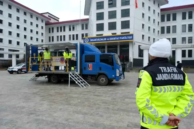 Ardahan'da Öğrenciler Emniyet Kemeri Kullanımını Simülasyonla Öğrendi