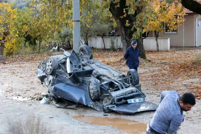 Muğla'da Ters Dönerek Kağıt Gibi Ezilen Otomobilde 3 Yaralı