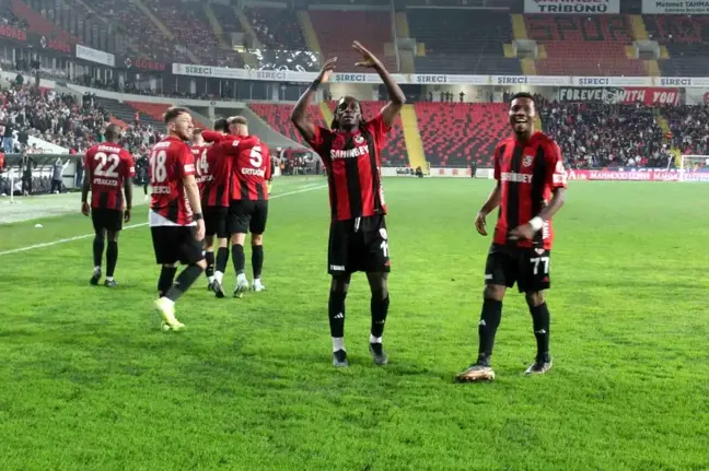 Gaziantep FK, Başakşehir'i 3-0 Mağlup Etti