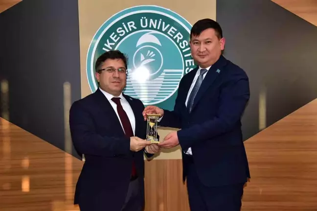 Kazakistan Başkonsolosu Balıkesir Üniversitesini Ziyaret Etti