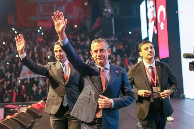 Özgür Özel, Yeni CHP Gençlik Kolları Başkanı Cem Aydın'ı Tebrik Etti