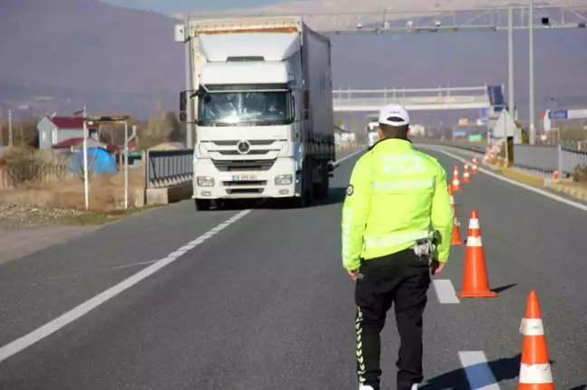 Erzincan'da Kış Lastiği Kontrolleri Başladı