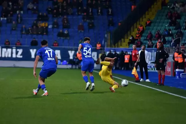 Çaykur Rizespor, Kayserispor'u 1-0 Önde Tamamladı