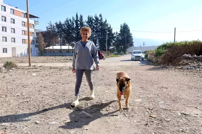 Depremde Vefat Eden Yeğeninin Hatırası Max'a Gözü Gibi Bakan Nesrin Turunç