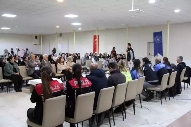 Afyonkarahisar'da Üniversite Öğrencilerine KADES Tanıtımı