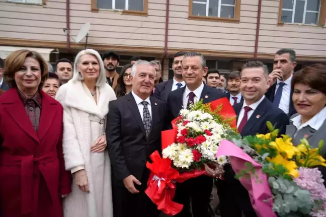 CHP Genel Başkanı Özgür Özel, Bilecik Mülakatı'nın Yapıldığı İstasyon Binasını Ziyaret Etti