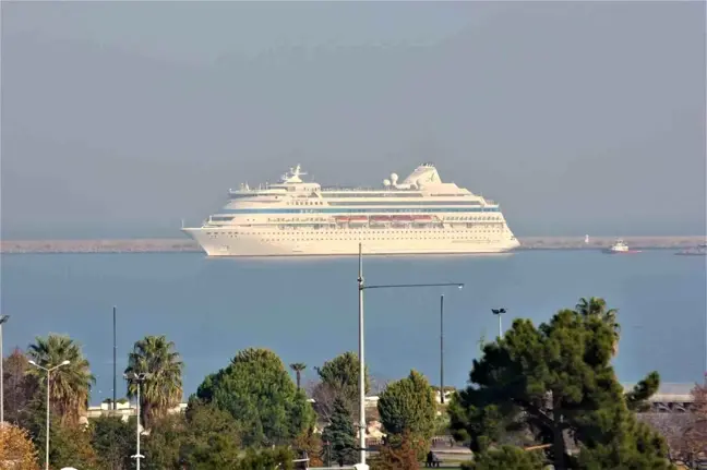 Astoria Grande Kruvaziyeri Samsun Limanı'na Demirledi