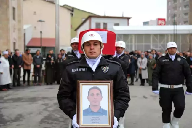 Muş'ta Kalp Krizi Geçiren Polis Memuru Yunus Yavuz İçin Cenaze Töreni Düzenlendi