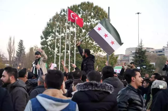 Gaziantep'te Suriyeliler, Esad Rejiminin Çöküşünü Kutladı