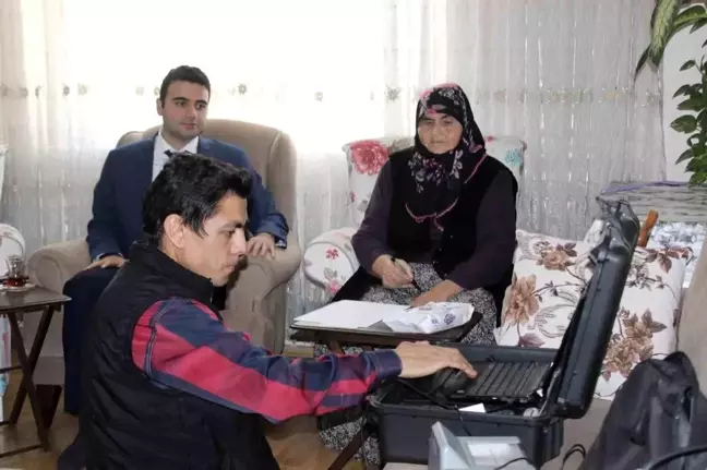 Osmaneli'nde Adreste Nüfus Hizmeti Projesi Kapsamında 222 Vatandaşa Kimlik Teslimi