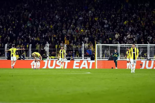 Fenerbahçe'de Samet Akaydin'e Taraftardan Tepki