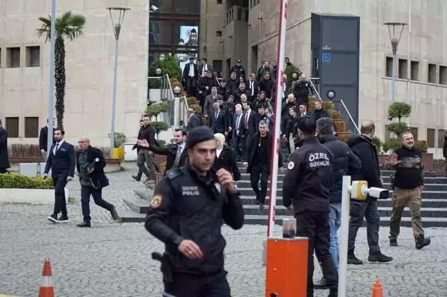 Sağlık Bakanı Memişoğlu, Bursa Adliyesi'ndeki silahlı saldırıda yaralanan jandarmaları ziyaret etti