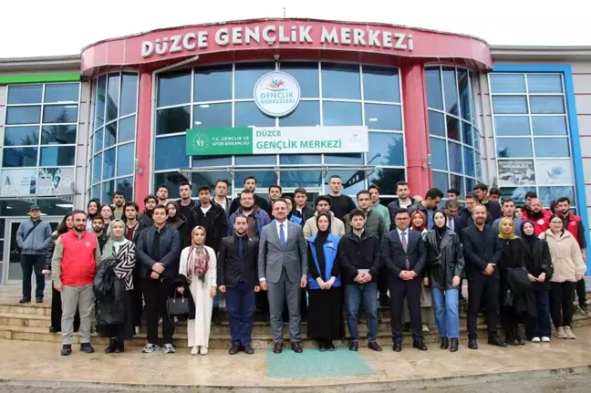 Gençlik ve Spor Bakan Yardımcısı Eminoğlu, Genç Kariyer Akademisi'nde Gençlerle Bir Araya Geldi