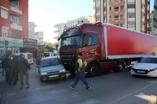 Antalya'da Trafik Kazası: İki Araç Çarpıştı, İkinci Kaza Yaraladı