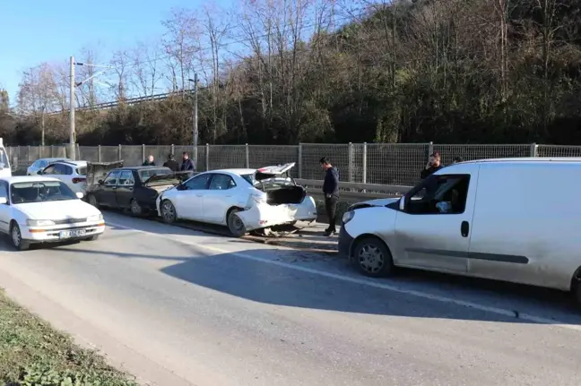 Sakarya'da Zincirleme Trafik Kazası: Uzun Araç Kuyrukları Oluştu