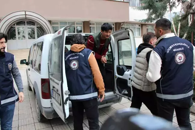 Amasya'da Polis Kontrol Noktasında 4 Kaçak Göçmen Yakalandı