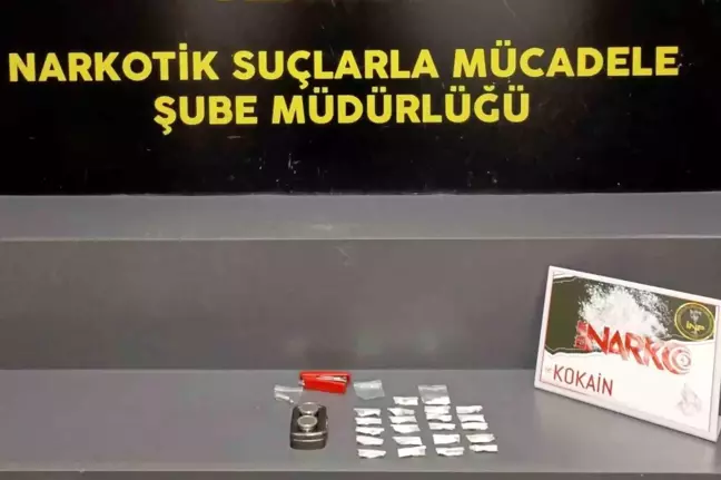 İzmir'de Uyuşturucu Operasyonu: 12,1 Gram Kokain Ele Geçirildi