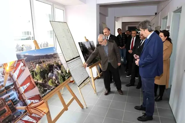 Bursa'da Vakfiyeleri ve Vakıf Eserleri Fotoğraf Sergisi Açıldı