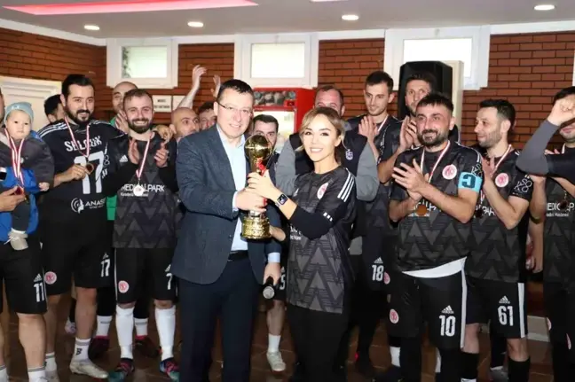 Medical Park Karadeniz Hastanesi, Halı Saha Futbol Turnuvası'nda Şampiyon Oldu