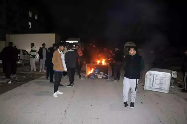 Şanlıurfa'da Elektrik Kesintisine Tepki: Sakinler Yolu Kapatıp Protesto Düzenledi