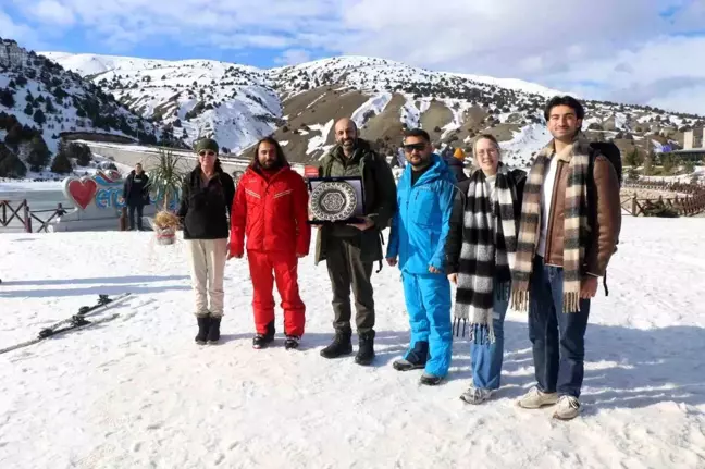 İngiltere'den Ergan Kayak Merkezi'ne Kayak Tatili