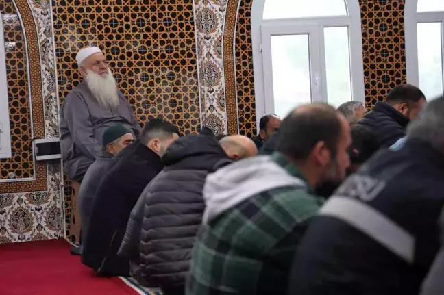 12 yıl sonra ülkesine dönecek olan Suriyeli hayırsever yaşadığı mahalleye cami yaptırdı