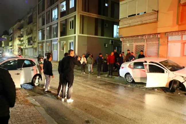 Antalya'da Trafik Kazası: 2 Yaralı, 'Kim Haklı?' Tartışması