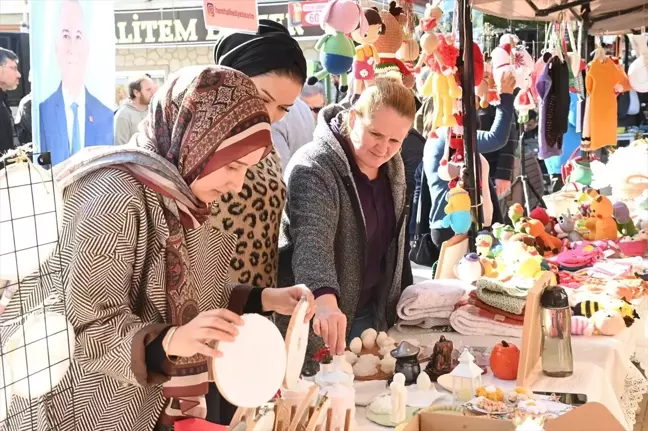 Anamur'da Kadın Girişimcilerin Yılbaşı Pazarı Açıldı