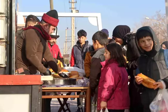 Konya'da Şivlilik Geleneğinde Çocuklara Döner ve Kavurma İkramı