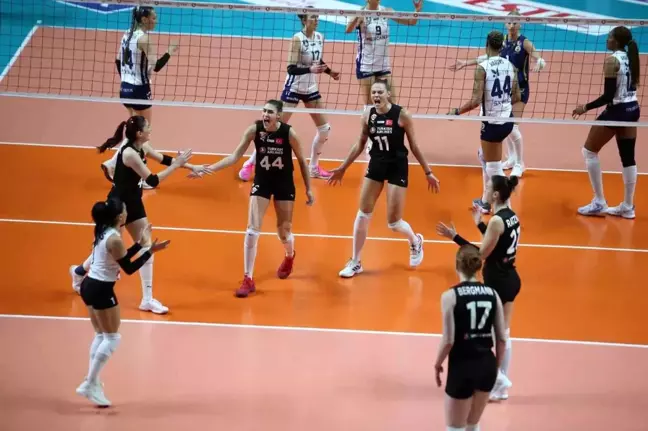 Türk Hava Yolları Voleybol Takımı CEV Kupası'nda Play-off Turu'nda