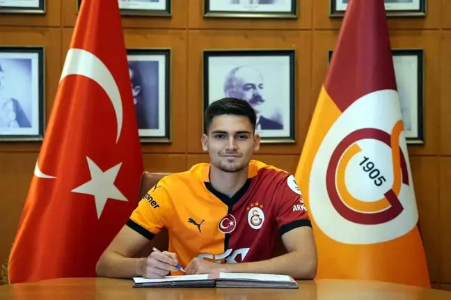 Galatasaray, Genç Futbolcularıyla Sözleşme Uzattı