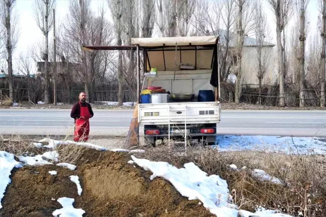 Muş'ta Seyyar Tatlıcı Naim Usta'nın Tatlı Molu