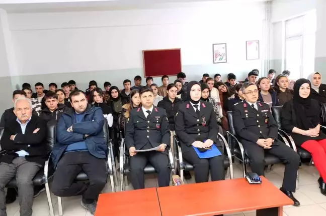 Erzurum'da Jandarma'dan Öğrencilere Kariyer Destek Etkinliği