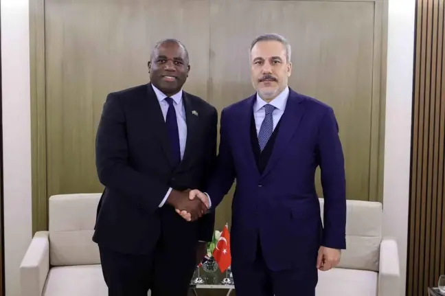 Dışişleri Bakanı Hakan Fidan, Suudi Arabistan'da David Lammy ile Görüştü