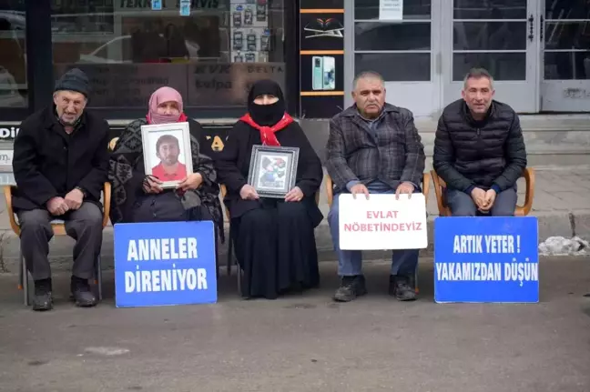 Muş'ta Annelerin Evlat Nöbeti Sürüyor