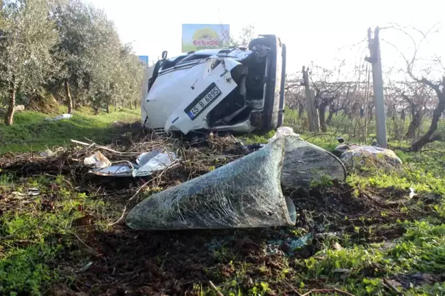 Manisa'da Kontrolden Çıkan Otomobil Tarlaya Uçtu