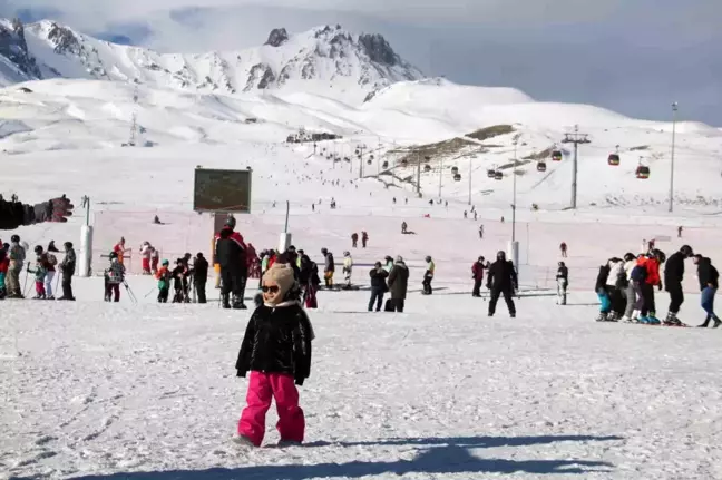 Erciyes Kayak Merkezi Yarı Yıl Tatilinde Yoğun Ziyaret Aldı