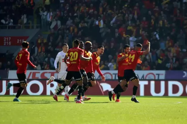 Göztepe, Antalyaspor'u 1-0 Önde Geçti