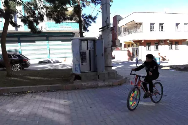 Şanlıurfa'da Açık Bırakılan Trafo Kapakları Çocukları Tehdit Ediyor