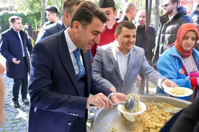 Bilecik'te Geleneksel Şifalı Pilav İkramı Etkinliği Yoğun İlgi Gördü