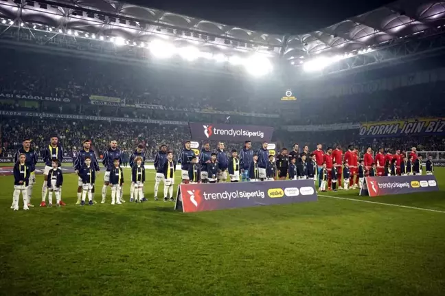 Trendyol Süper Lig: Fenerbahçe: 0 Göztepe: 0 (Maç devam ediyor)