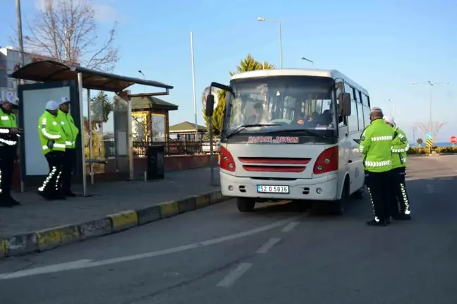 Ünye'de Dolmuş Sürücülerine Cezai İşlem Uygulandı