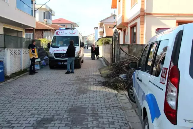 Akyazı'da 82 Yaşındaki Kadın Yalnız Yaşadığı Evinde Ölü Bulundu