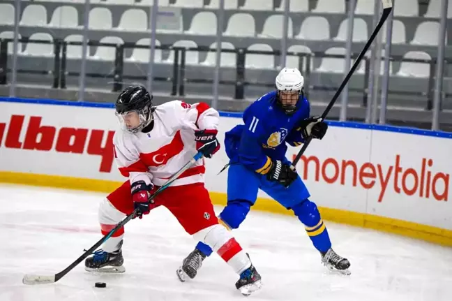 U20 Buz Hokeyi Milli Takımı, Dünya Şampiyonası'na Galibiyetle Başladı