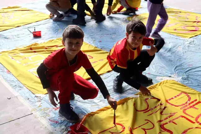 Göztepeli Çocuklardan Avrupa Hedefi İçin Pankart Etkinliği