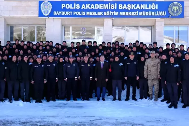 Bayburt Valisi Eldivan, Polis Adaylarıyla Bir Araya Geldi